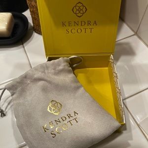 KENDRA SCOTT BOX & GIFT BAG ONLY